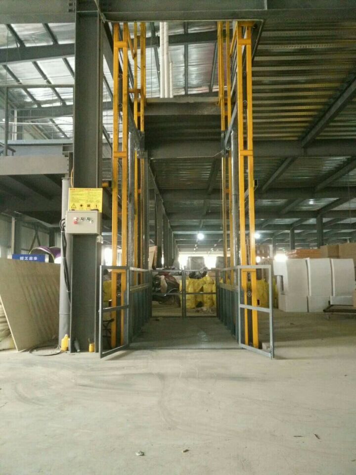 仓库专用货梯图片